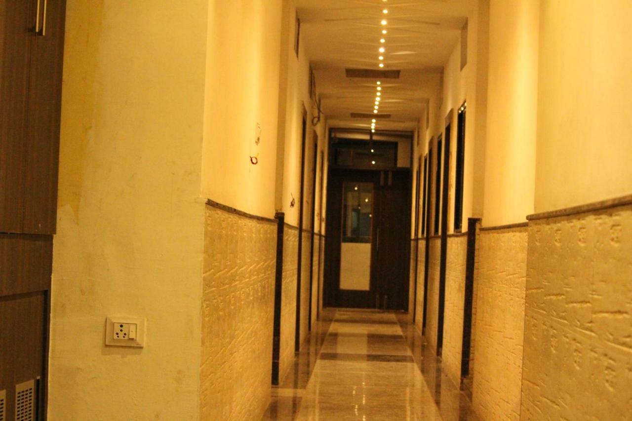 Super Hotel O Shri Shiva Palace Rāipur エクステリア 写真
