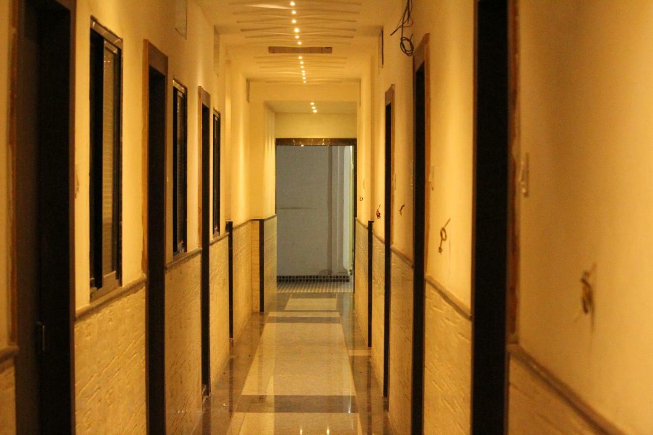 Super Hotel O Shri Shiva Palace Rāipur エクステリア 写真